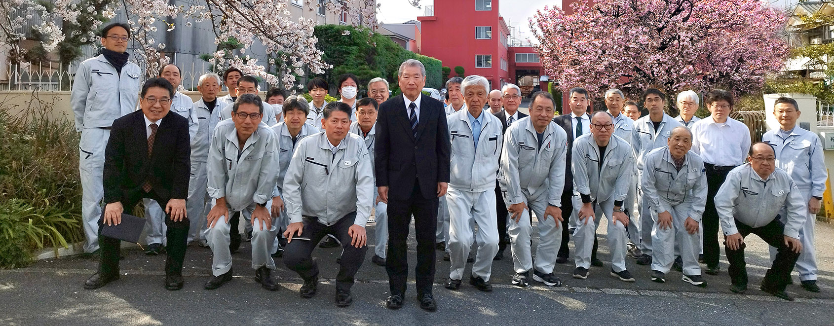 新日本電工集合写真