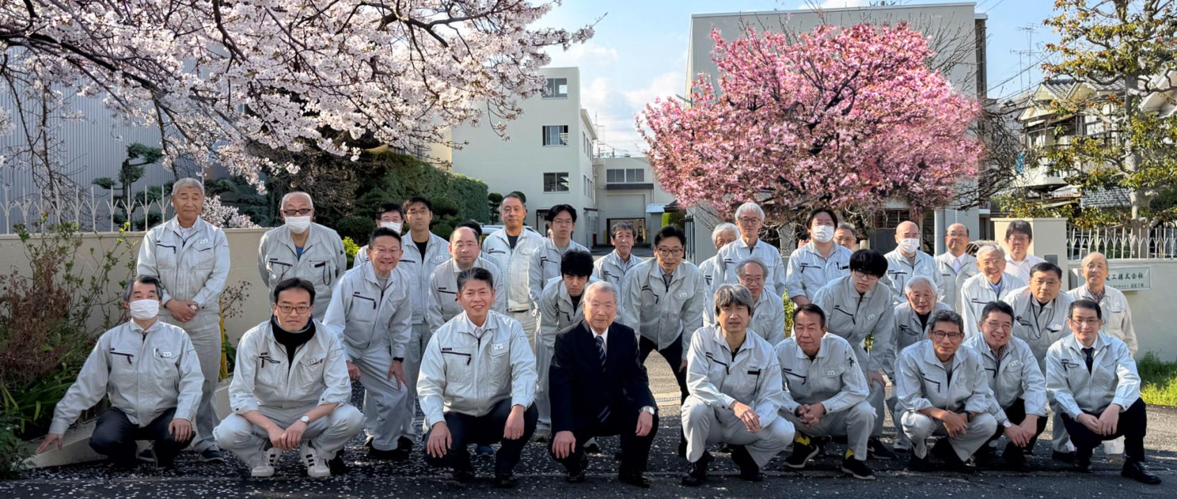 新日本電工集合写真